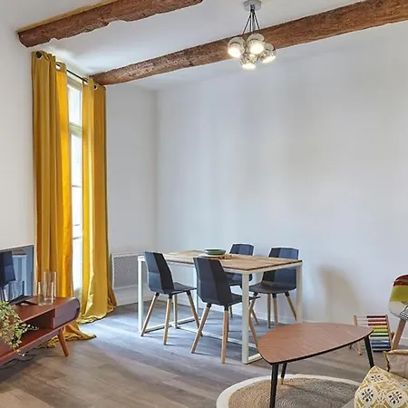 Apartment Le Calme Sur La Place De La Madeleine *